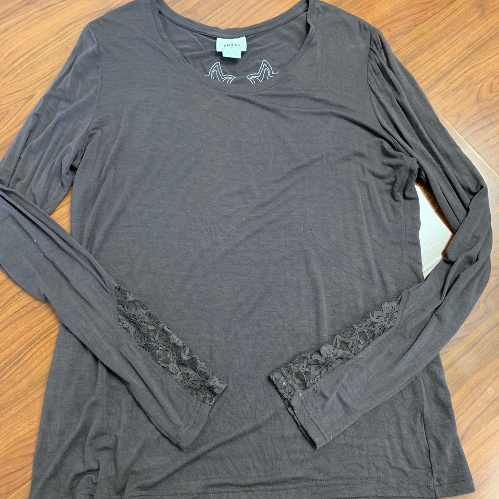 Ariat top
